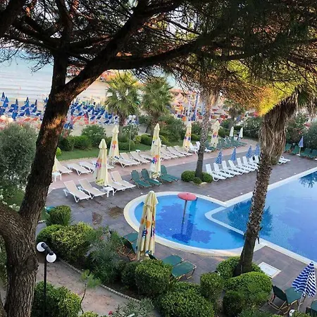 Mali I Robit Beachfront 公寓