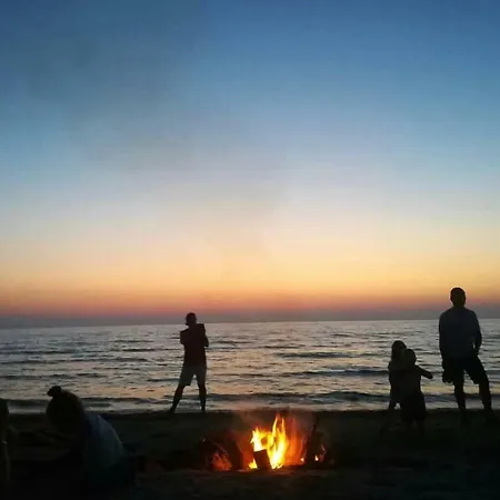 Mali I Robit Beachfront Golem