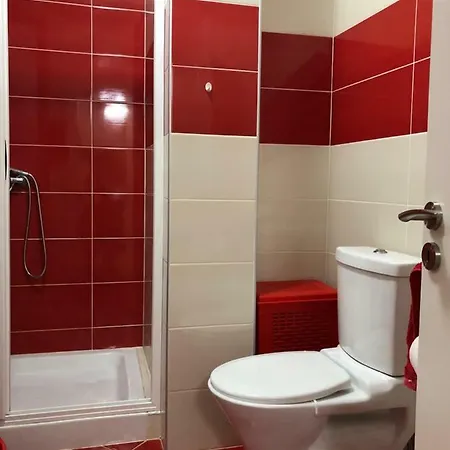 Mali I Robit Beachfront Golem