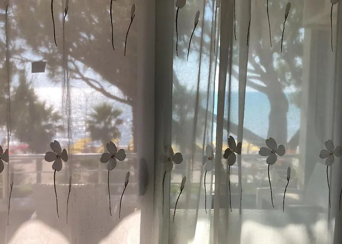 Mali I Robit Beachfront شقة