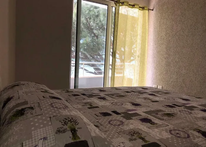 Mali I Robit Beachfront * غوليم